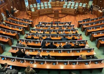Vetëvendosje e vetme në Kuvend, nis seanca e thirrur për buxhetin