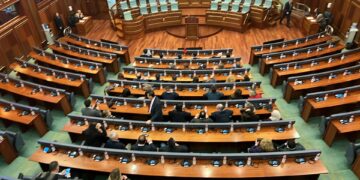 Vetëvendosje e vetme në Kuvend, nis seanca e thirrur për buxhetin