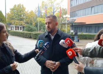 Mërgim Lushtaku godet VV-në: “Dejona, e bija e Aleksandrit të deklaruar si grek, sot i dikton përfaqësuesit e 42% të popullit tonë”