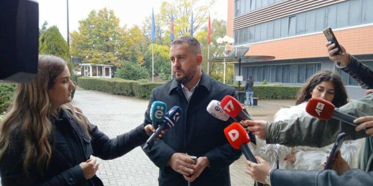 Mërgim Lushtaku godet VV-në: “Dejona, e bija e Aleksandrit të deklaruar si grek, sot i dikton përfaqësuesit e 42% të popullit tonë”