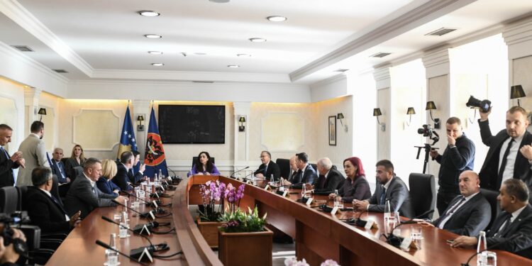 Brenda takimit me Presidenten: Kurti dhe Peci propozuan 28 dhjetorin, Hamza e Abdixhiku preferuan datën 21 për zgjedhje