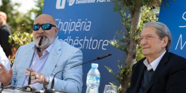 “New York Times”: Këshilltarët e Trumpit u paguan mbi 1.6 milion dollarë nga opozita shqiptare