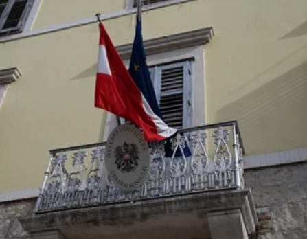 Austria nuk i dëbon të huajt që s’e kalojnë A2 me kohë – zgjatja jepet, por më e shkurtër