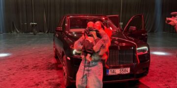 Jo një, por dy Rolls-Royce – Dhurata marramendëse për Dafinën