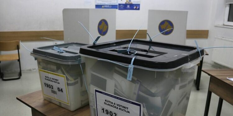 Mbi 150 mijë qytetarë kanë votuar deri në orën 13:00 në Kosovë