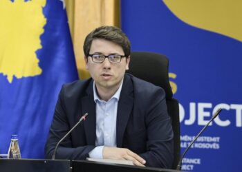 Murati kërkon nga ish-opozita votimin e buxhetit për 3 komuna