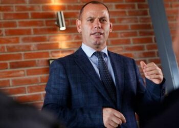 Ramiz Lladrovci takohet me Albulena Haxhiun – “Ishte drekë për çështje personale”