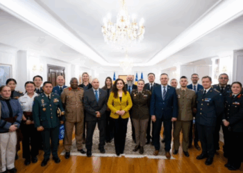 Osmani pret delegacion ndërkombëtar ushtarak