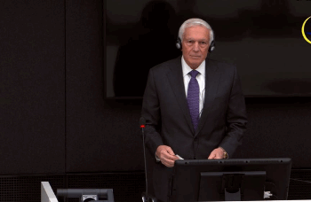 Wesley Clark futet në sallë, nis dëshmia në Hagë