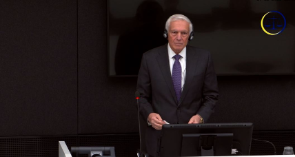 Wesley Clark futet në sallë, nis dëshmia në Hagë