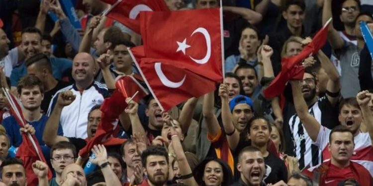 Skandal i paprecedentë në futbollin turk: mbi 1,000 lojtarë dhe dhjetëra gjyqtarë nën hetim për baste të paligjshme