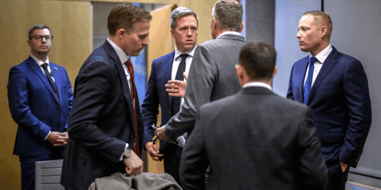 Mediat amerikane: Zyrtarë amerikanë, ukrainas e rusë, bisedime sekrete paqeje në Abu Dhabi