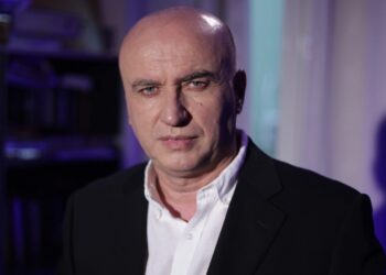 Mero Baze kritikon deklaratat e Presidentes Osmani: “Shifra e 900 bandave dëmton imazhin e Kosovës”