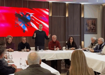 Abdixhiku sfidon VV-në: “A po doni me kthy Serbinë në Kosovë? Anton Quni është këtu – kë të akuzoni?”