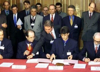 Marrëveshja e Rambujesë, Hill: Shqiptarët u kthyen në Kosovë për paqe, serbët në Serbi për përgatitje të luftës