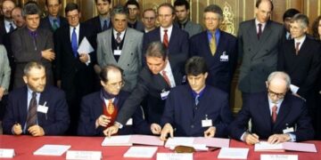 Marrëveshja e Rambujesë, Hill: Shqiptarët u kthyen në Kosovë për paqe, serbët në Serbi për përgatitje të luftës