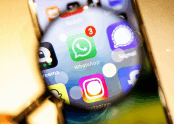 WhatsApp po teston funksionin që lejon dërgimin e mesazheve në aplikacione të tjera