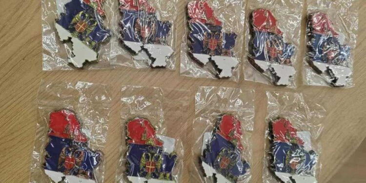 Serbia konfiskon 900 suvenire me hartën e Serbisë pa Kosovën — produktet për të cilat Qendra.Info pati raportuar muajin e kaluar