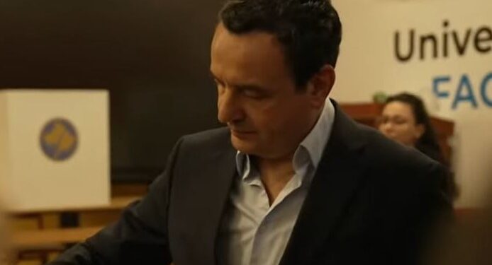 Albin Kurti voton në raundin e dytë të zgjedhjeve lokale: “Ditë e mirë për demokracinë”