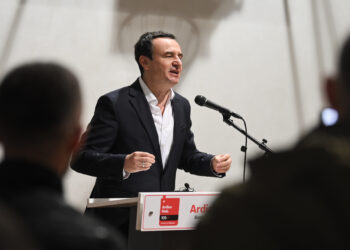 Kurti në terren: Projekte zhvillimi në Gjilan, Prizren e Mitrovicë – Vetëvendosje gati për mandatin e ri lokal