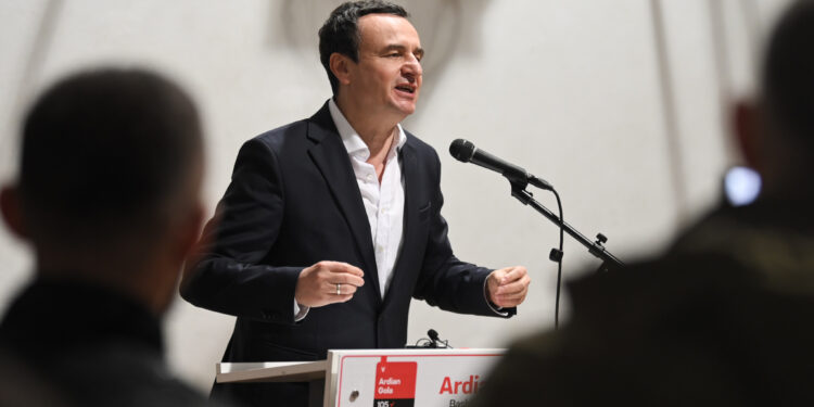 Kurti në terren: Projekte zhvillimi në Gjilan, Prizren e Mitrovicë – Vetëvendosje gati për mandatin e ri lokal