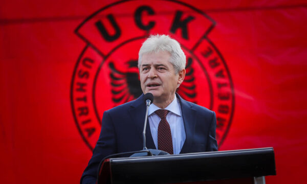 Ali Ahmeti takon sot veteranët – A po vjen protesta në Shkup për çlirimtarët?