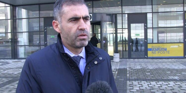 Avokati i Valon Ademit: Pacolli negocioi pas shpinës së ortakut, kontrata me “offshore”-in faktikisht shiti Aeroportin e Vlorës