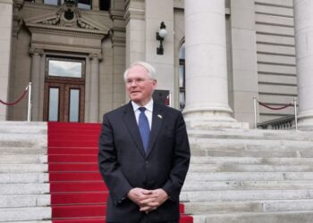 Rikthehen seancat ndaj Thaçit dhe të tjerëve në Hagë, sot dëshmon Christopher Hill