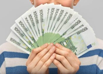 Austria rrit subvencionet për punëtorët që udhëtojnë me makinë – deri në 1,200 euro në vit nga 2026
