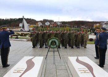 FSK nderon Jasharajt në Prekaz: homazhe në nder të Festave të Nëntorit