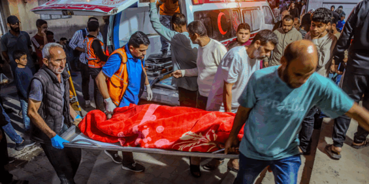 Kriza humanitare thellohet: 24 të vrarë në bombardimet e fundit në Gaza