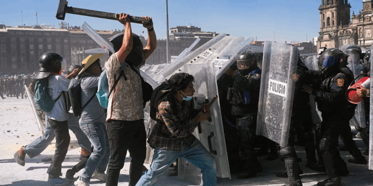 Gjenerata Z ngre zërin në Meksikë — 20 të arrestuar dhe mbi 100 policë të plagosur në protestat kundër korrupsionit dhe dhunës