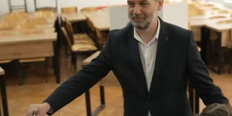 Hajrullah Çeku voton në Prishtinë: “Uroj katër vite të mbara për kryeqytetin”