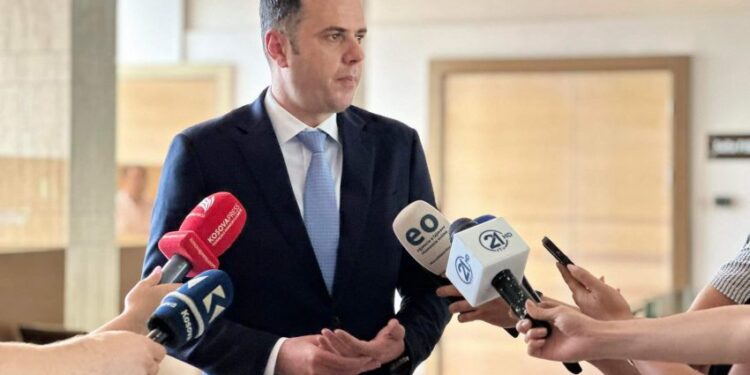 Abdixhiku: Presidentja gaboi duke e mandatuar Konjufcën – Qysh në fillim u pa që VV s’i ka numrat