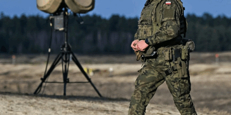 Sabotimi në hekurudhë: Polonia mobilizon 10,000 ushtarë për mbrojtje të infrastrukturës