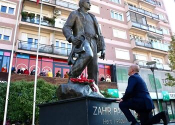 Ramush Haradinaj uron ditëlindjen e heroit Zahir Pajaziti