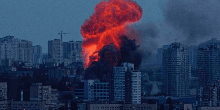 Rusia përballet me faturë 37 miliardë euro për “karbonin e konfliktit”: Ukraina përgatit kërkesën e parë në botë për dëmshpërblime klimatike nga një luftë