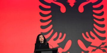 Presidentja Osmani: 28 Nëntori është boshti i krenarisë sonë kombëtare – dy shtete, një komb, një zemër