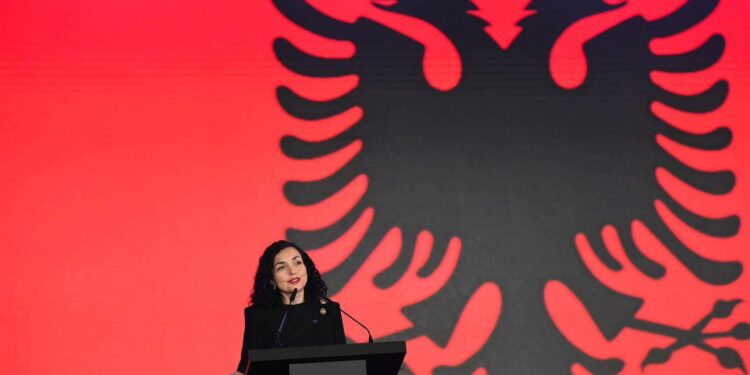 Presidentja Osmani: 28 Nëntori është boshti i krenarisë sonë kombëtare – dy shtete, një komb, një zemër