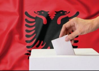 Zgjedhjet e pjesshme vendore në Shqipëri: 334 mijë qytetarë votojnë në 5 bashki, procesi vijon normalisht