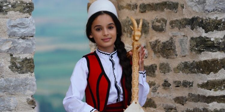 Lahuta shqiptare shpallet pjesë e trashëgimisë së UNESCO-s