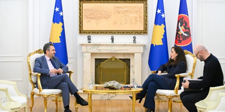 Osmani pret kreun e KQZ-së: Institucionet gati të garantojnë zgjedhje të rregullta dhe transparente më 28 dhjetor