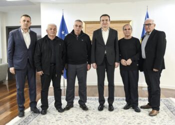 Kurti takon ish-punëtorët e “Ballkanit” në Suharekë: Përmbyllet pjesa më e madhe e pagesave pas privatizimit