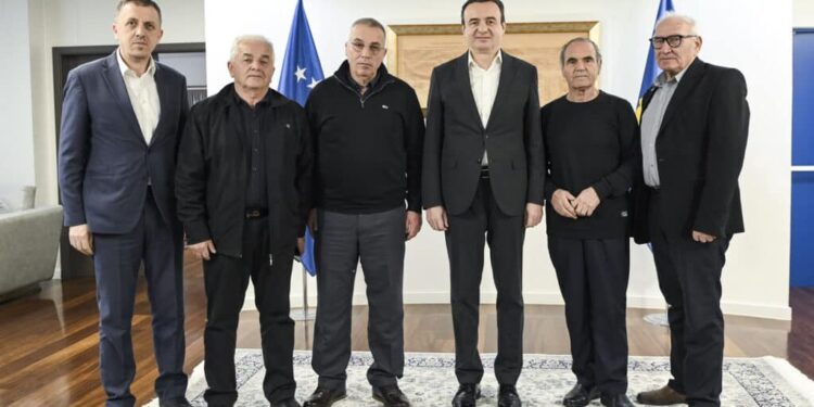 Kurti takon ish-punëtorët e “Ballkanit” në Suharekë: Përmbyllet pjesa më e madhe e pagesave pas privatizimit