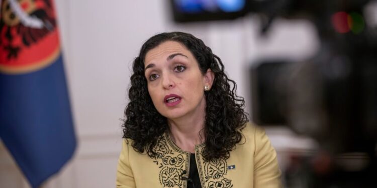 “Veprimet e tilla minojnë stabilitetin e Kosovës”: Presidentja hesht ndaj kritikave të ShBA-së dhe aleatëve për moscertfikimin e Listës Serbe