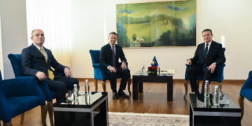 Pas shumë skandaleve në Ministrinë e Bujqësisë, Faton Peci e dorëzon detyrën e tij si ministër