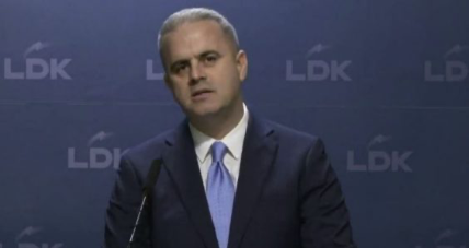 Visar Azemi: Nuk ka zhvillim ekonomik me vitra, Vetëvendosje po e zbrazë Kosovën