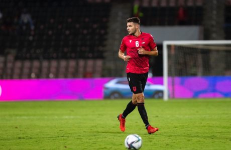 Berat Gjimshiti shpallet për të dytin vit radhazi “Lojtari i Vitit i Kombëtares” në Mbrëmjen Gala “Topi i Artë 2025”