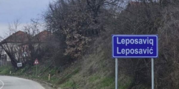 Në një shtëpi të pabanuar në Leposaviq gjenden tri armë, disa fishekë e dylbi
