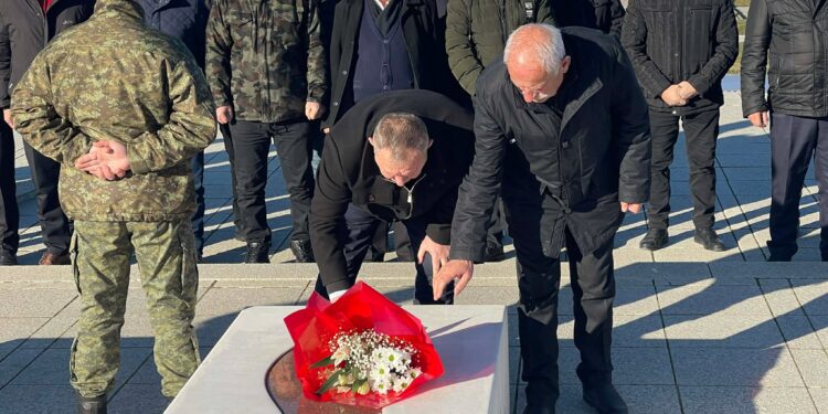 Homazhe në Prekaz për Ditën e Veteranit, Gucati: Sot nuk ndihemi edhe aq të lirë